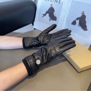 Burberry Black Leather Women's Gloves with Knit Cuff